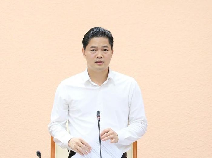 Uỷ viên dự khuyết Trung ương Đảng, Thứ trưởng Thường trực Bộ Y tế, TS.BS Vũ Mạnh Hà phát biểu chỉ đạo tại cuộc họp. Ảnh: Trần Minh