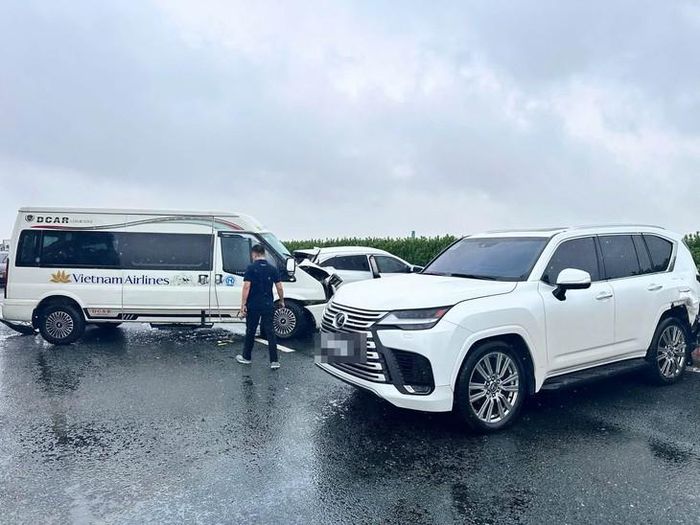 Hiện trường vụ tai nạn giao thông liên hoàn trên cao tốc Pháp Vân - Cầu Giẽ xảy ra ngày 15/9: (Ảnh Cục CSGT)