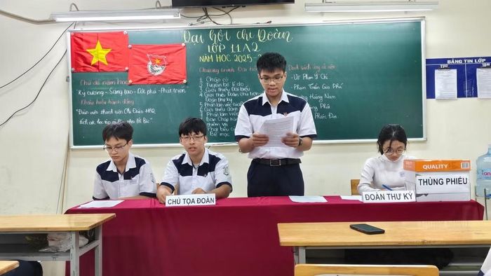 Bầu cử Bí thư Chi Đoàn lớp. Nguồn: Đoàn trường THPT Mạc Đĩnh Chi.
