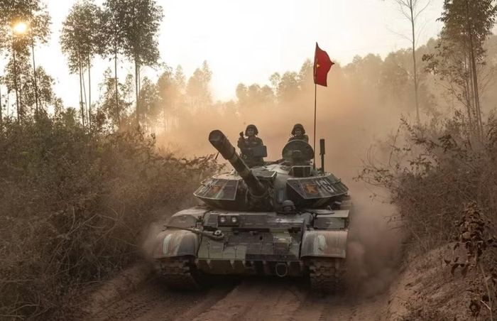 Theo Báo Nhân Dân, các xe tăng T-54/55 hiện nay được tích hợp giáp phản ứng nổ nhằm tăng cường khả năng sống sót trước sự tấn công của vũ khí chống tăng và xe tăng đối phương.