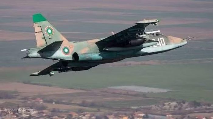 Cơ sở lớn thứ hai chuyên lắp ráp Su-25 là Nhà máy Hàng không Ulan-Ude ở Nga, khi họ chủ yếu sản xuất máy bay huấn luyện - chiến đấu hai chỗ ngồi Su-25UB và Su-25UBK, cũng như Su-25UTG.