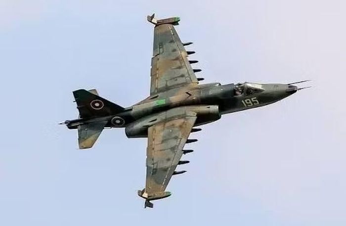 Hồi tháng 2/2023, trong một cuộc gặp với Tổng thống Nga Vladimir Putin, Tổng thống Belarus Alexander Lukashenko lần đầu tiên công khai tuyên bố việc Minsk sẵn sàng thiết lập dây chuyền sản xuất cường kích Su-25.