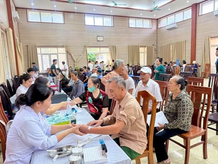 Xã Tây Phương tăng tốc tiến độ khám sức khỏe toàn dân