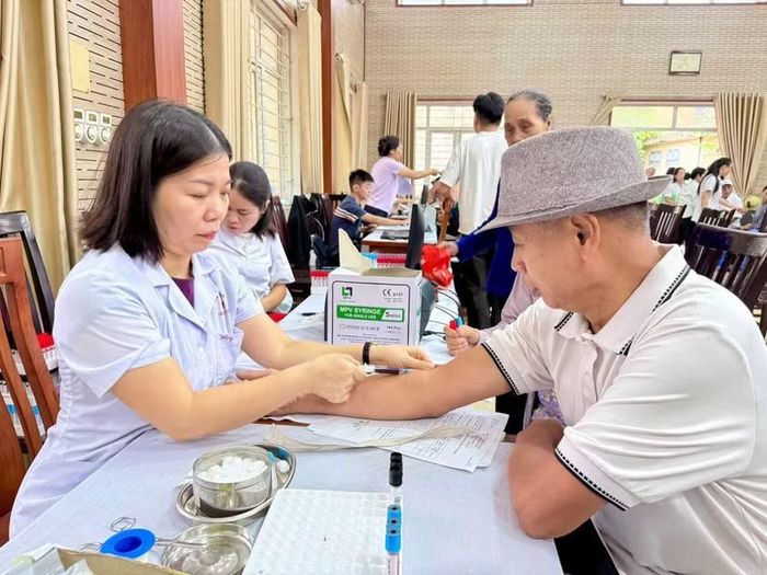 Triển khai đồng bộ, khẩn trương tại các trường học và khu dân cư