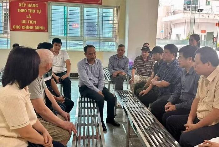 Lãnh đạo phường Tây Hồ thăm hỏi gia đình nạn nhân vụ cháy ở Văn Cao