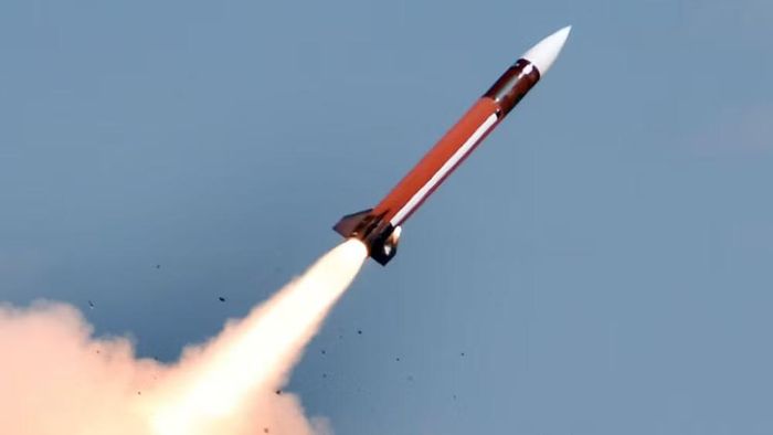 Loại đạn này thể hiện hiệu quả tốt nhất trong việc chống lại tên lửa đạn đạo và nhờ cơ chế đánh chặn động năng, khi bắn trúng mục tiêu, sẽ phá hủy mối đe dọa ngay trên không.