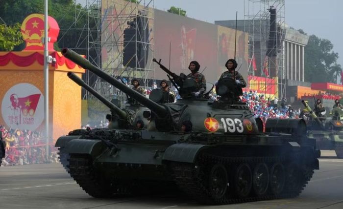 Giới phân tích đánh giá T-54/55 là loại xe tăng phổ biến nhất trong lực lượng Tăng thiết giáp Quân đội nhân dân Việt Nam. Thiết kế của dòng xe này chú trọng sự gọn nhẹ, độ tin cậy và khả năng bảo đảm kỹ thuật.