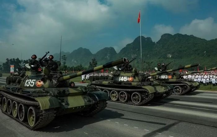 Khi được trang bị thêm thùng nhiên liệu phụ, tầm hoạt động có thể đạt tới 600 km. Đây là những thông số góp phần tạo nên khả năng cơ động đáng kể của dòng xe tăng này.