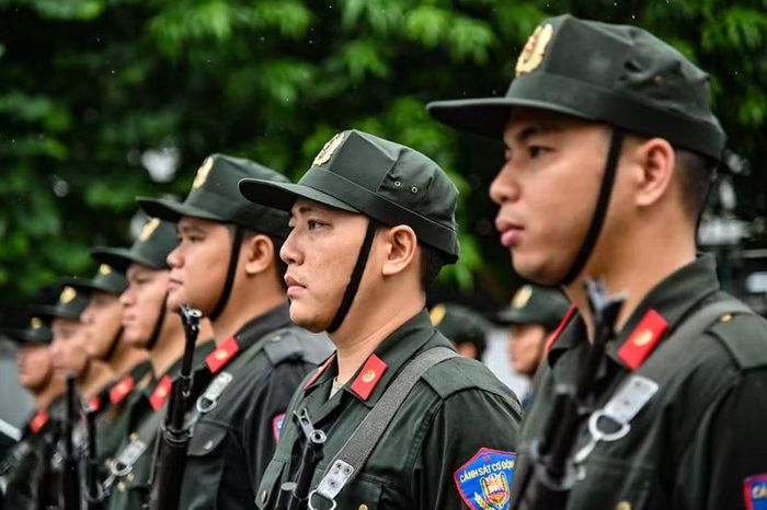 Nhưng những giọt mồ hôi đổ xuống hôm nay dưới cơn mưa là sự chuẩn bị nghiêm túc nhất, để lực lượng cơ động dự bị chiến đấu luôn giữ thế chủ động, sẵn sàng cơ động đáp ứng mọi yêu cầu nhiệm vụ khi Thủ đô cần.