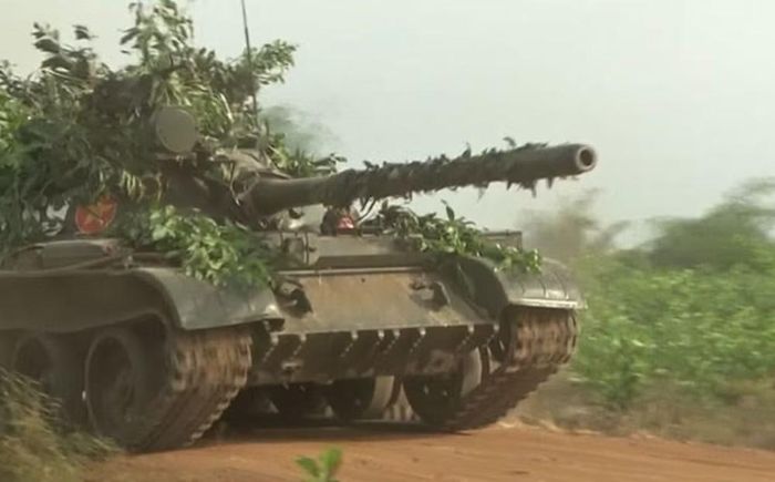 Nhìn từ bên ngoài, xe tăng T-54 và xe tăng T-55 có hình dáng rất giống nhau. Cả 2 đều sử dụng bố cục thân xe thấp, tháp pháo tròn và pháo chính 100 mm.