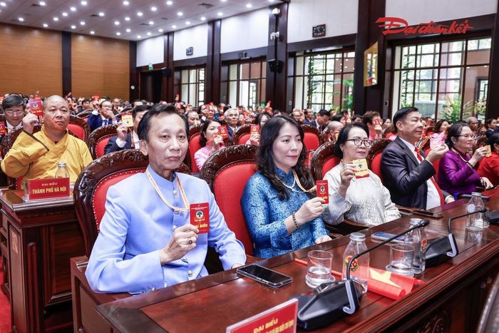 Hiệp sĩ Đại Thánh giá Lê Đức Thịnh đặc biệt quan tâm đến chương trình hành động về phát triển “kinh tế bạc” của Hội Người cao tuổi Việt Nam. Theo ông, trong một xã hội đang già hóa, đây là cách nhìn cần thiết để vừa đáp ứng tốt hơn nhu cầu của người cao tuổi, vừa phát huy một nguồn lực còn rất lớn.