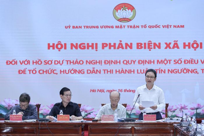 TS Nguyễn Văn Thanh, Ủy viên Đoàn Chủ tịch, Trưởng ban Dân tộc và Tôn giáo Cơ quan Ủy ban Trung ương MTTQ Việt Nam phát biểu tại Hội nghị. Ảnh: PV