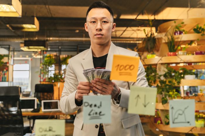 Người trẻ ở các quốc gia châu Á có những phương pháp tích luỹ, lo liệu cho tương lai khác nhau. Ảnh minh hoạ: ANTONI SHKRABA production/Pexels.