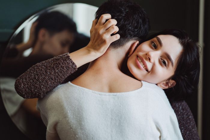 Cuộc sống trở nên dễ dàng hơn khi hai người đang trải qua những giai đoạn cuộc đời tương đối giống nhau. Ảnh: Ketut Subiyanto/Pexels.