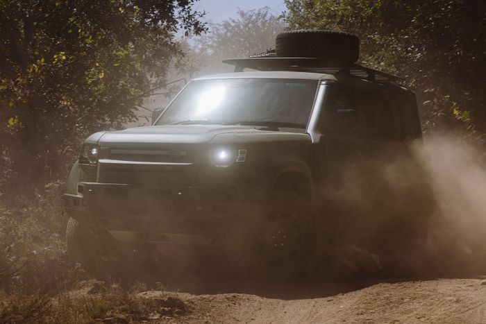 Do đó, mẫu SUV này được bổ sung vào danh mục Defender Expert, hiện đã phục vụ các lực lượng như biên phòng, cảnh sát, quân đội và cứu hỏa trên toàn cầu.