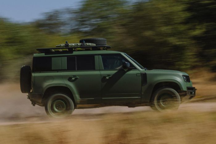 Land Rover Defender Wolf Series II sẽ được giới thiệu tại sự kiện British Army DVD 2026 tại thao trường Millbrook, hạt Bedfordshire. Chưa rõ mẫu xe quân sự này có được phân phối cho mục đích sử dụng dân sự hay không.