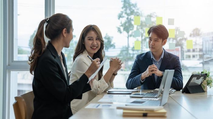 Môi trường làm việc thân thiện, cởi mở, học hỏi được nhiều kỹ năng là phần thưởng không giới hạn với nhân sự. Ảnh minh họa: E.W.