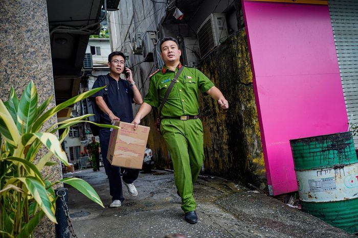  Trung tâm Thông tin chỉ huy Công an thành phố Hà Nội nhận được tin báo xảy ra cháy tại ngôi nhà số 2B ngách 264/2 Thụy Khuê, phường Tây Hồ vào lúc 2h06 ngày 16/9. Đơn vị điều động 1 xe chỉ huy chữa cháy, 5 xe chữa cháy, gần 40 cán bộ thuộc Đội Chữa cháy và cứu nạn, cứu hộ khu vực số 8, 10 và khu vực số 14, Phòng Cảnh sát Phòng cháy, chữa cháy và cứu nạn, cứu hộ đến hiện trường phối hợp chính quyền địa phương triển khai phương án chữa cháy. 