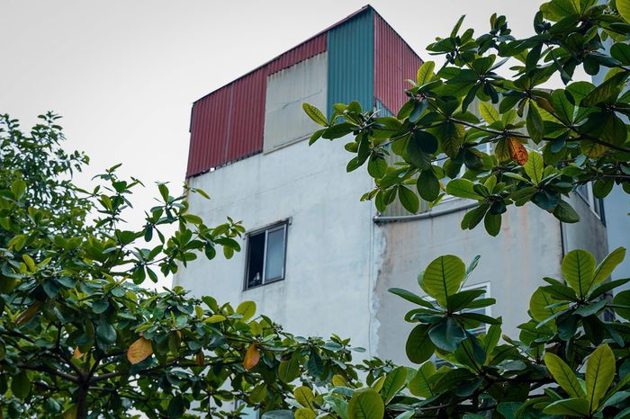  Khu vực cháy xảy ra tại tầng 4. Thời điểm tiếp cận hiện trường, đội chữa cháy phát hiện 4 người đã thoát nạn, 5 nạn nhân mắc kẹt đã tử vong. 