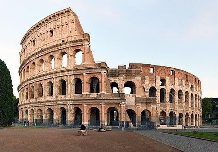  Đấu trường Colosseum, Rome (The Colosseum, Rome), k. 80 sau Công nguyên. Ảnh: Wikipedia. 