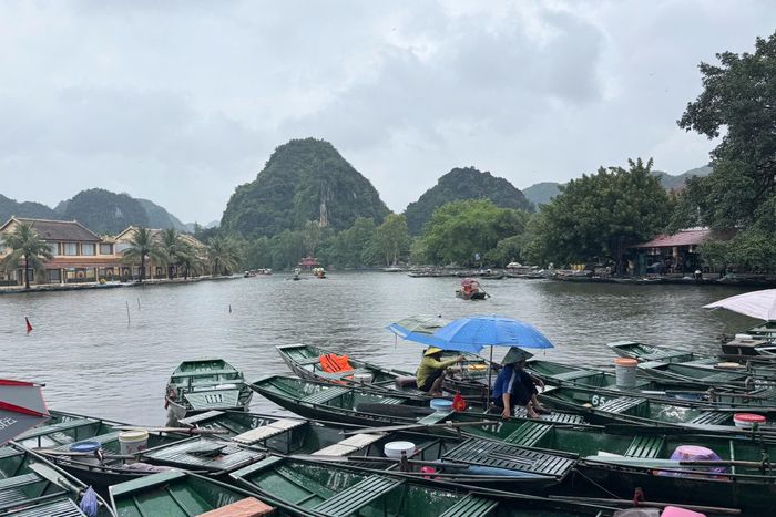  Mưa lớn khiến mực nước dâng cao tại khu du lịch sinh thái Tràng An, tỉnh Ninh Bình, sáng 16/9. Ảnh: Sở Du lịch tỉnh Ninh Bình. 