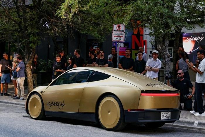  Dịch vụ taxi tự lái của Tesla vướng phải điều tra từ NHSTA Mỹ sau 2 tuần vận hành. Ảnh: Tesla. 