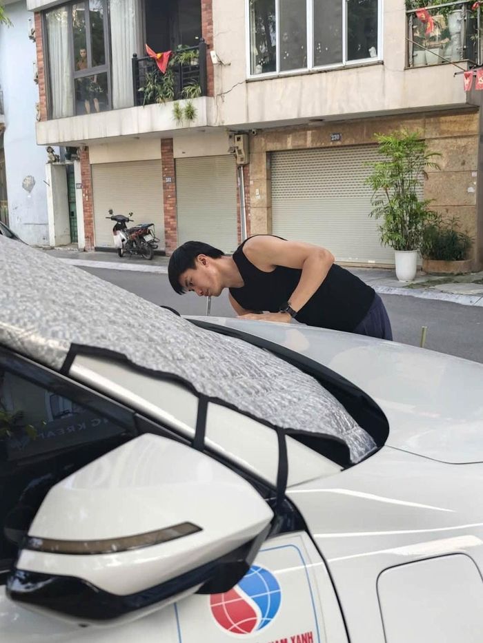  Với Hiếu, công việc lái taxi giúp anh tự đứng trên đôi chân và kiếm tiền chân chính.