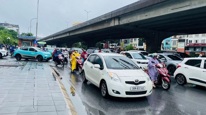 Mất vài nhịp đèn vẫn chưa thể qua ngã tư