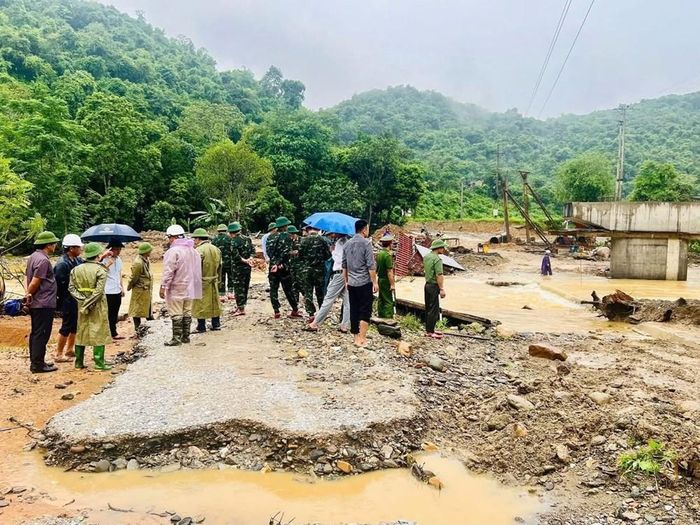Do ảnh hưởng của đợt áp thấp nhiệt đới, xã Tam Thái, Nghệ An có mưa lớn kéo dài khiến nước tại các khe, suối dâng cao, giao thông bị chia cắt