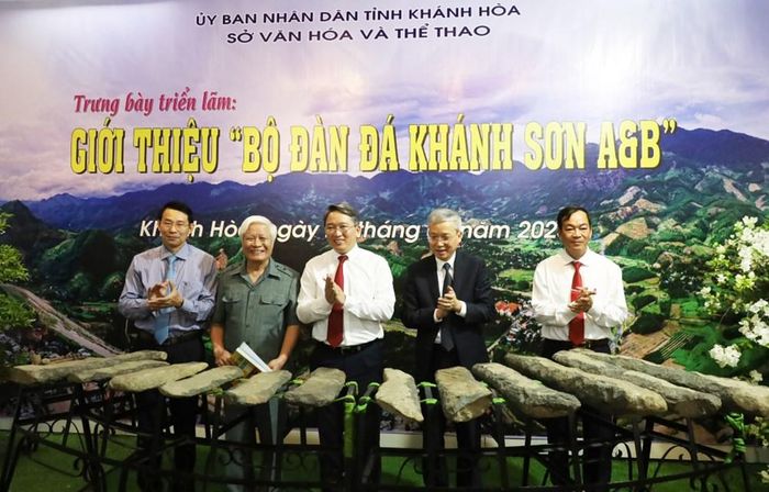 Bộ sưu tập đàn đá Khánh Sơn