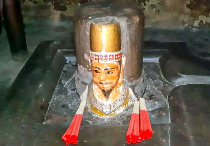 Tượng thờ Vua Pô Klong Garai