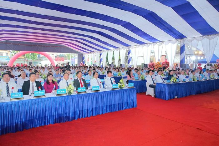 Các đại biểu tham dự Lễ khởi công