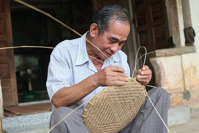 Tre, nứa, mây là những nguyên liệu quen thuộc được ông Xếp sử dụng để làm sản phẩm