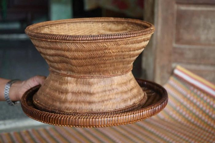 Những sản phẩm đan lát của ông Đinh Văn Xếp