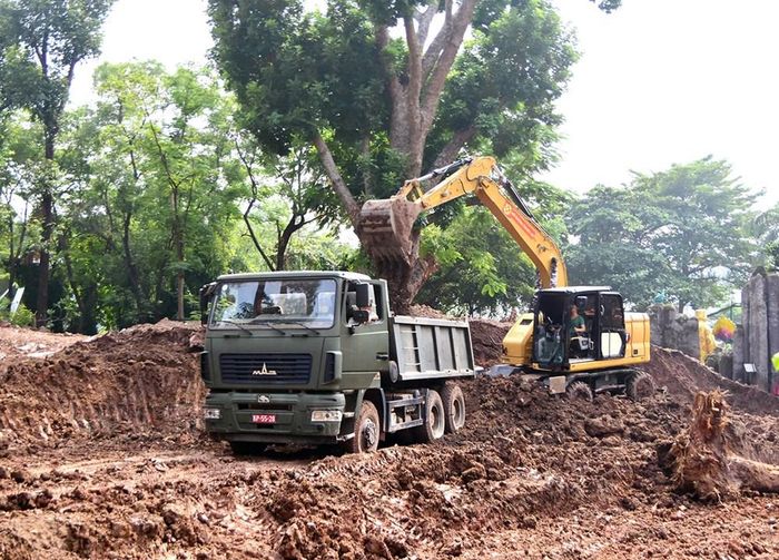 Ngày 16.9, lực lượng làm nhiệm vụ đã xử lý hơn 500m³ đất, tiếp tục mở rộng phạm vi tìm kiếm tại khu A