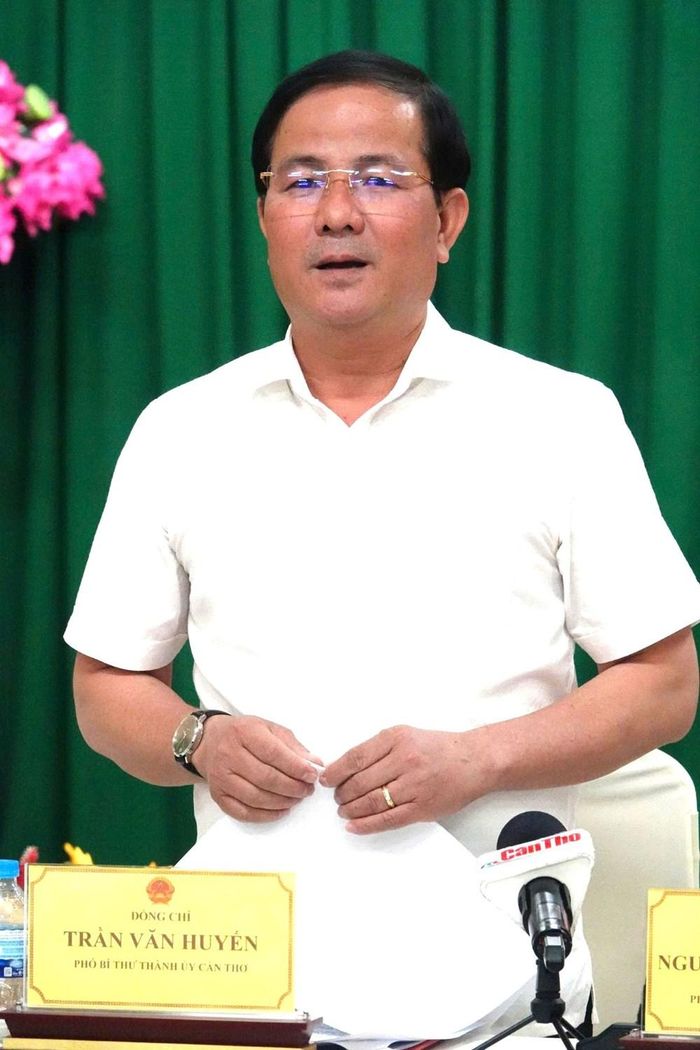 Ông Trần Văn Huyến, Phó Bí thư Thành ủy Cần Thơ phát biểu chỉ đạo