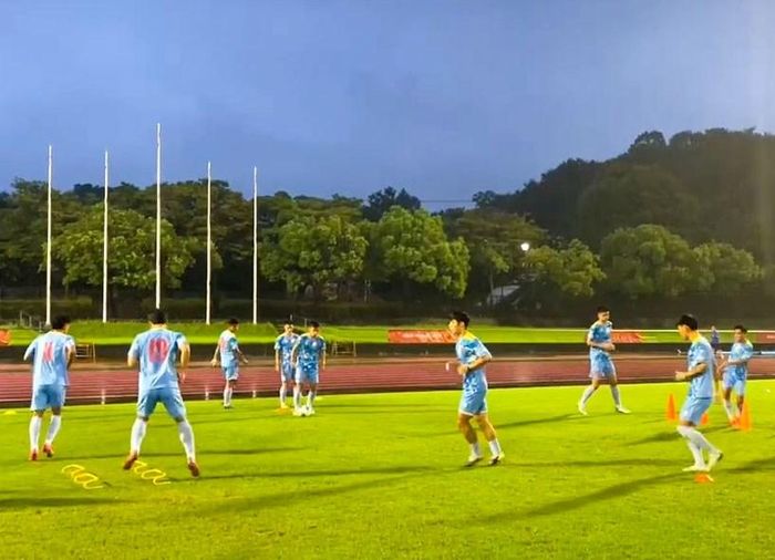 U23 Việt Nam duy trì tập luyện trong điều kiện thời tiết không thuận lợi, hướng tới trận gặp Philippines