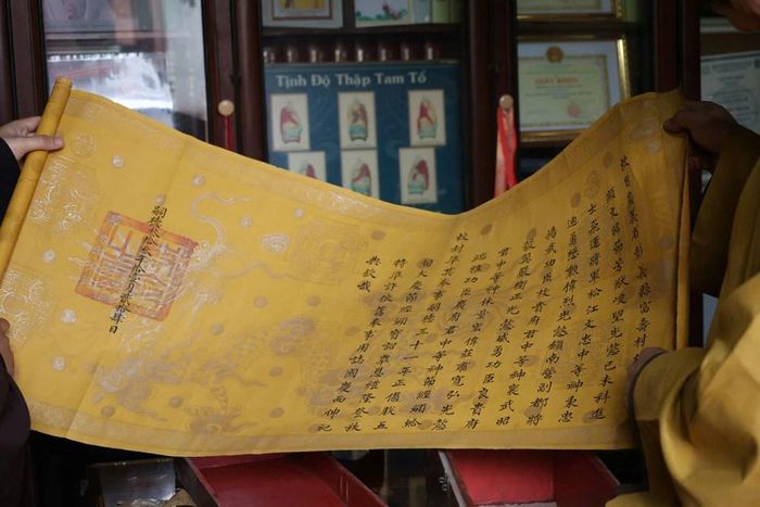 Một đạo sắc phong được bảo quản cẩn thận