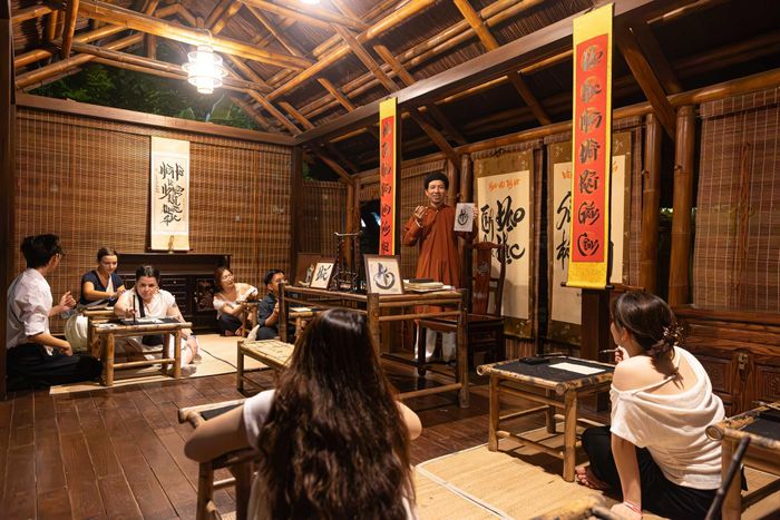 Công chúng trải nghiệm "Tinh hoa đạo học" tại Văn Miếu - Quốc Tử Giám Hà Nội