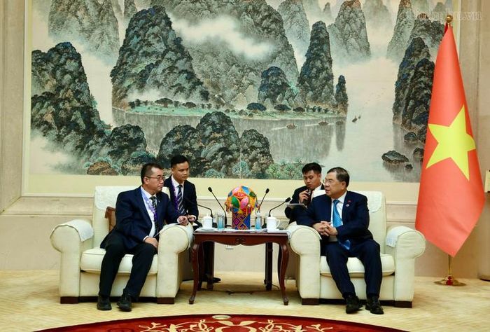 Phó Thủ tướng Thường trực đề nghị CEEC phối hợp chặt chẽ với các bộ, ngành liên quan để cập nhật quy hoạch, nghiên cứu các dự án và đề xuất phương án hợp tác cụ thể - Ảnh: chinhphu.vn/Phương Nguyên