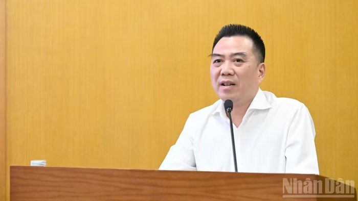 Thứ trưởng Nông nghiệp và Môi trường Đặng Ngọc Điệp phát biểu khai mạc buổi họp báo.