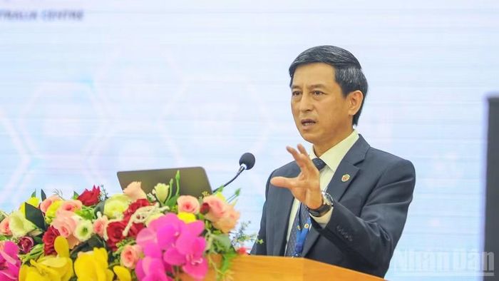 Phó Giáo sư, Tiến sĩ Đoàn Triệu Long, Giám đốc Học viện Chính trị khu vực III phát biểu khai mạc. (Ảnh: CÔNG VINH)