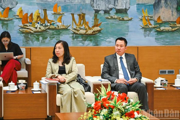 Các đại biểu Quốc hội Việt Nam dự cuộc tiếp. (Ảnh: DUY LINH)