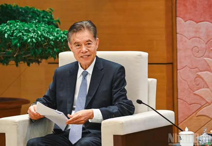 Chủ nhiệm Ủy ban Tài chính-Kinh tế của Nhân đại toàn quốc Trung Quốc Chung Sơn phát biểu tại cuộc tiếp. (Ảnh: DUY LINH)