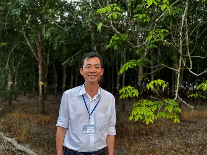 Ông Nguyễn Quốc Phong, chuyên viên Phòng Kinh tế xã Lộc Ninh, tỉnh Tây Ninh, chia sẻ về vai trò của nguồn nước Dầu Tiếng đối với sản xuất nông nghiệp trên địa bàn. (Ảnh: ANH TRƯỜNG-MAI TẠO)