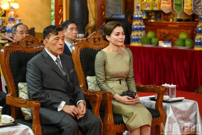 Nhà vua Thái Lan Maha Vajiralongkorn Phra Vajiraklaochaoyuhua và Hoàng hậu Suthida Bajrasudhabimalalakshana dự Lễ cầu an tại chùa Quán Sứ.