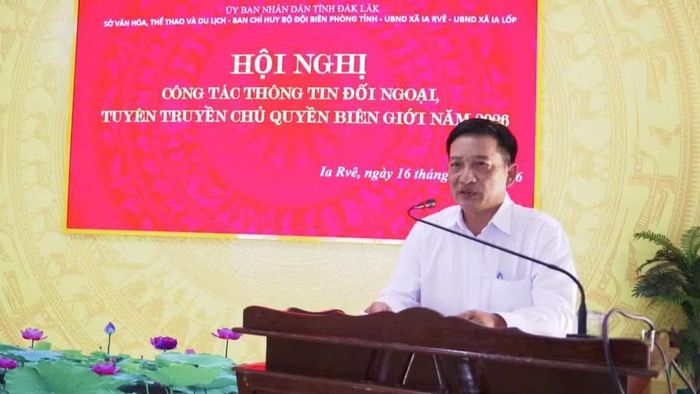 Phó Giám đốc Sở Văn hóa, Thể thao và Du lịch tỉnh Đắk Lắk Nguyễn Quốc Hiệp phát biểu tại hội nghị. (Ảnh: Ngọc Lân)