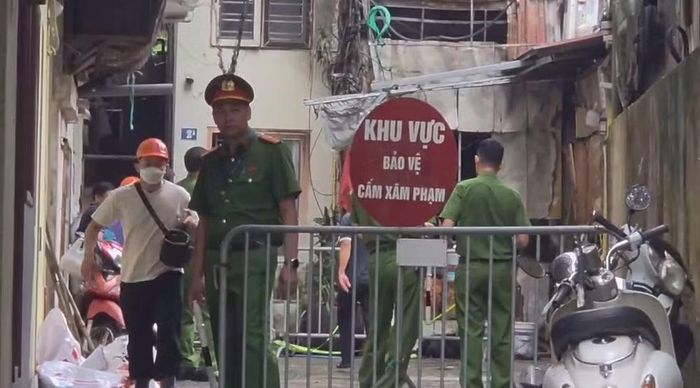 Hiện trường vụ cháy đang được phong tỏa. (Ảnh: HÀ NHUNG)