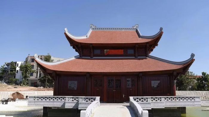 Đền thờ Bác Hồ trong khuôn viên. ( Ảnh: A.T)