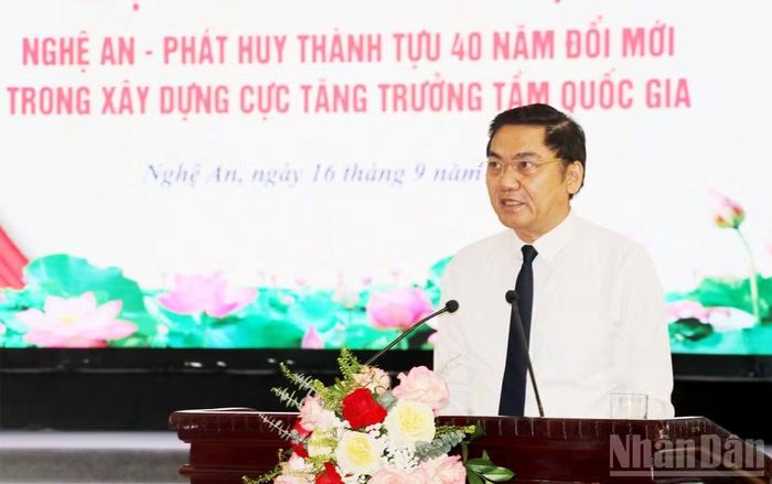 Đồng chí Hoàng Nghĩa Hiếu, Phó Bí thư Thường trực Tỉnh ủy, Chủ tịch Hội đồng nhân dân tỉnh phát biểu tổng kết hội thảo. (Ảnh: Phan Quỳnh)